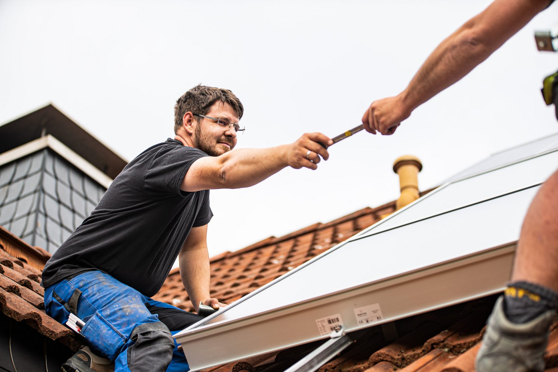 Anbringung einer Solarthermieanlage auf dem Dach