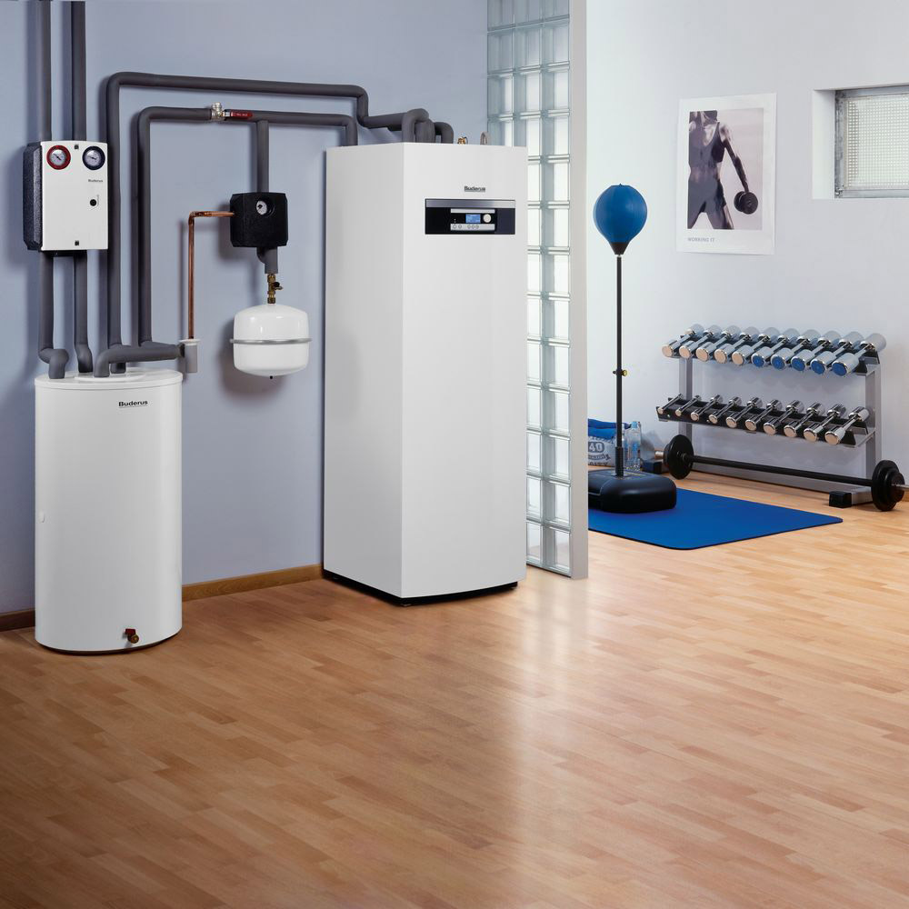 Sole/Wasser-Wärmepumpe Logatherm WPS 6K mit nebengestelltem Pufferspeicher Logalux P120W